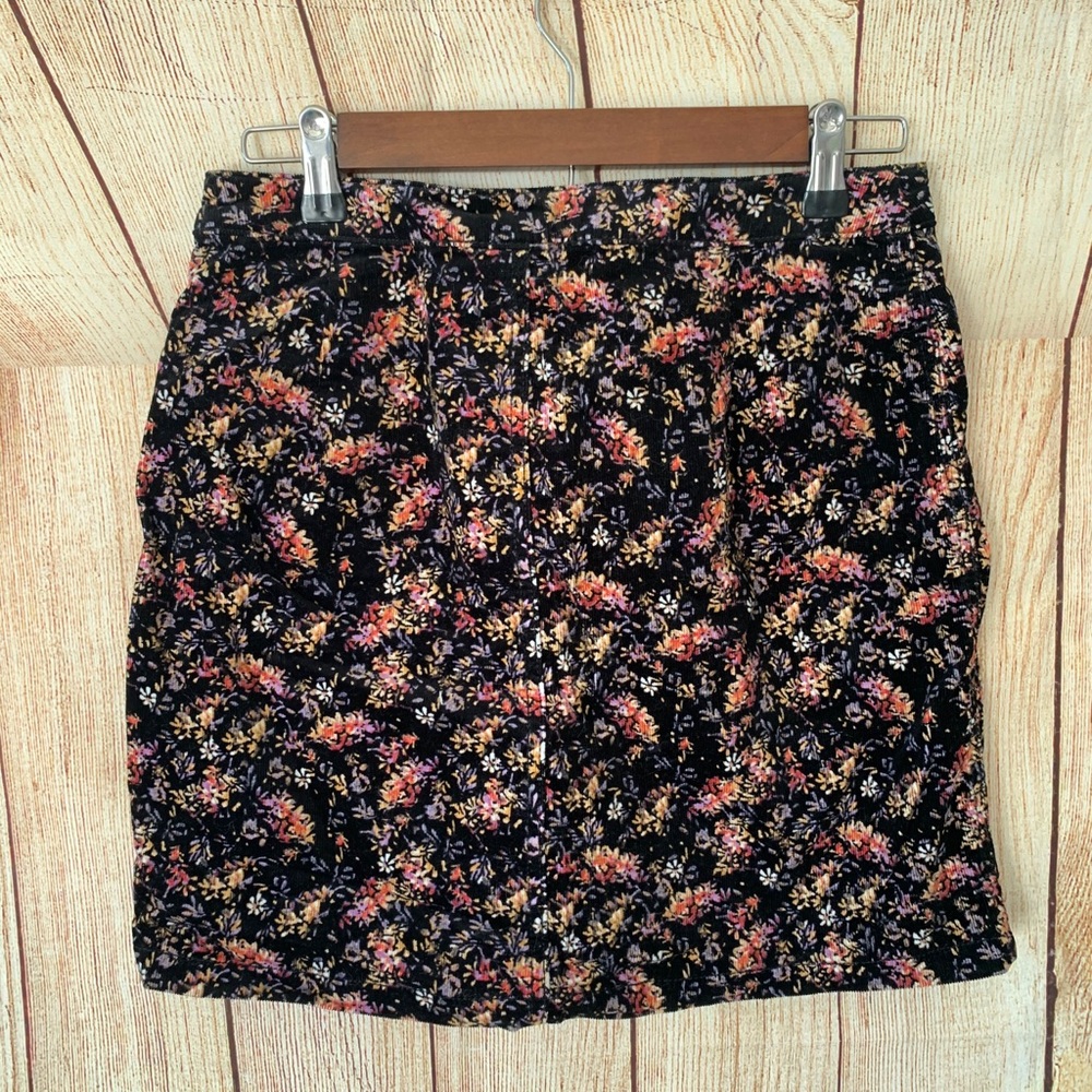 Mossimo Black Floral Mini Skirt Size 2 Business Casual - Picture 5 of 6